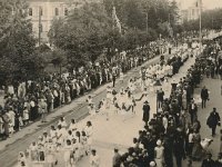Trg Josipa Juraja Strossmaeyra, procesija, oko 1925.-1930. godine